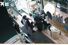 Полиция Екатеринбурга ищет пострадавшую от неадеквата покупательницу кофе