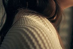 Врач-дерматолог РНИМУ им. Пирогова рассказала, что влияет на появление седых волос