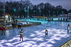 В Екатеринбурге в ЦПКиО начали заливать каток