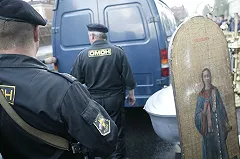 В Екатеринбурге бойцы ОМОН сдают экзамен на право ношения черного берета