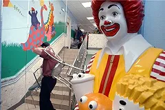 На упаковках фастфуда в России могут появиться устрашающие картинки