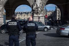 Теракт у Лувра: преступник прибыл во Францию из Дубая. Хроника событий