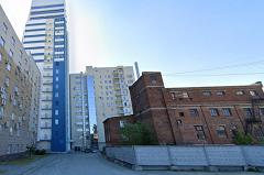 В Екатеринбурге вооруженные силовики ворвались в офисное здание