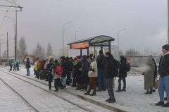 Екатеринбуржцы час ждут свой автобус, чтобы не влезть в него