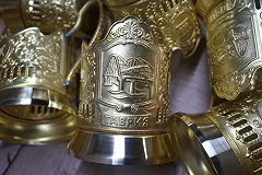 Подстаканники УГМК будут сопровождать российских туристов по пути в Крым