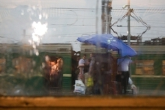 Проводница заставила людей на ходу выпрыгивать из поезда