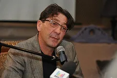 Полиция заинтересовалась видео с курящим на борту самолета Лепсом