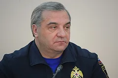 Глава МЧС разнес подчиненных за белые рубашки и галстуки