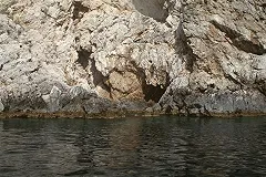 Под Нижним Тагилом турист рухнул со скалы на подводные камни