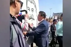 Свердловский чиновник попытался помешать участникам «Бессмертного полка» пронести портрет Сталина