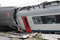 Число жертв железнодорожной катастрофы в Италии выросло до 27