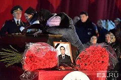 В Полевском попрощались с погибшими в страшном ДТП полицейскими