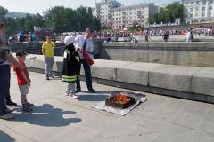 Пожарные Екатеринбурга организовали детский праздник на Плотинке