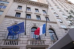 Charlie Hebdo опубликовал карикатуру на теракты в Париже