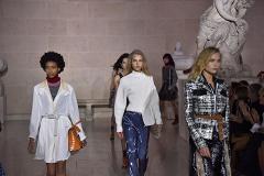 Gucci и Louis Vuitton отказываются от чересчур худых моделей