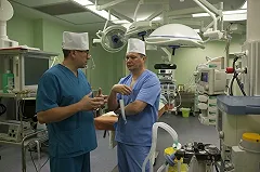 Врач раскрыл зарплаты увольняющихся хирургов на Урале