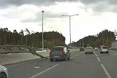 На только что открытой развязке на Луганской рухнула железная конструкция