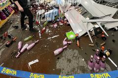 В крупном гипермаркете Екатеринбурга рухнул стеллаж с алкоголем. Грустные фото