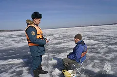 Мужчина погиб на Белоярском водохранилище, провалившись под лед
