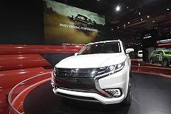 Ночью в Екатеринбурге сгорел новый Mitsubishi Outlander