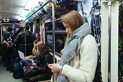 Директор метрополитена рассказал, из каких вагонов убрали часть сидячих мест