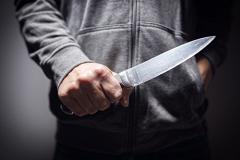 Уралец напал с ножом на полицейского