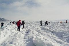 Испытание холодом: на Байкале прошел Международный ледовый марафон