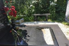 Жительница Березников рассказала о краже цветов с кладбища перед 1 сентября