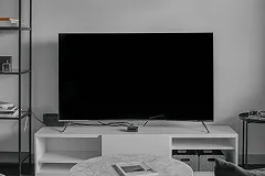 Мастер по установке телевизора обманул пожилую екатеринбурженку на десяток тысяч рублей