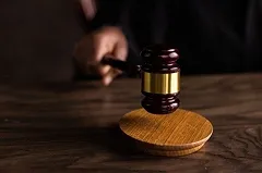 В Екатеринбурге пенсионер пытался через суд взыскать алименты с покойной матери