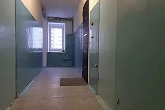 Жильцов квартиры в Екатеринбурге через суд заставили снести незаконную перегородку (ВИДЕО)