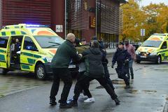 Напавший на школу в Швеции умер после ранения полицейским
