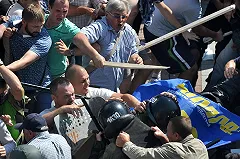 Порошенко обвинил в беспорядках у Рады Россию