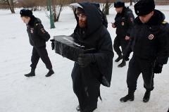 На Урале активиста преследуют власти из-за репоста фото с «надгробием Путина»