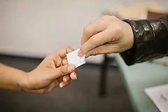 В Екатеринбурге женщина лишилась всех своих средств, попытавшись заработать с помощью инвестиций