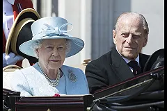 Пятеро гвардейцев в Британии упали в обморок на Дне рождения королевы