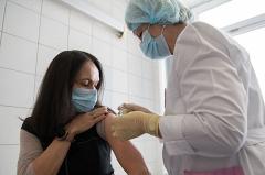 «Шприцы бросают на пол»: в уральском ТЦ вакцинация от ковида проходит в ужасных условиях