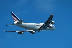 Трамп объяснил избирателям, почему принятый им в дар от Катара роскошный самолет не является взяткой