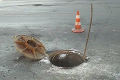 Засор канализации вновь произошел в районе СИЗО № 1