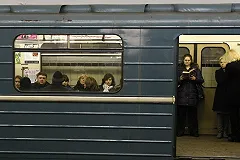 Иностранцев изумило фото москвичей в утреннем метро