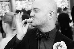 Владельца чебуречной, кормившего в сквере «у Драмы» протестующих, вызвали в СК