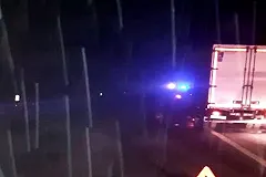 Около Екатеринбурга грузовик насмерть сбил голосующего на дороге человека