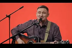 «Я научу тебя плясать под дудочку». На «Евровидение» от Белоруссии едут критики «цветных революций»