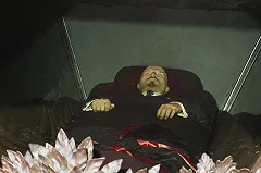 Тело Ленина в мавзолее переоденут в новый костюм