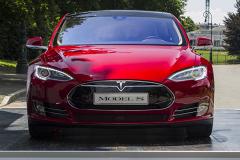 Автопилот электромобиля Tesla S испытали на ребенке