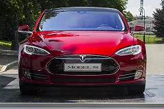 Автопилот электромобиля Tesla S испытали на ребенке