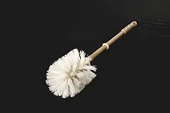 Предпочитающий туалетную бумагу ершику пользователь стал звездой сети