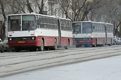 В Екатеринбурге решили отделить бордюрами еще 21 километр трамвайных путей