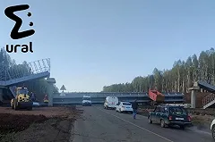 На трассе Пермь — Екатеринбург пешеходный мост раздавил КамАЗ