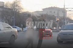 Обнажённый свердловчанин спровоцировал драку возле вокзала Екатеринбурга и попал в больницу
